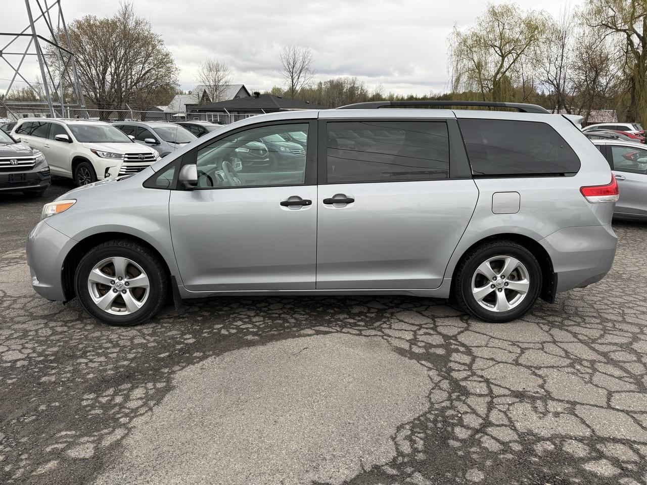 2014 Toyota Sienna Ex Photo