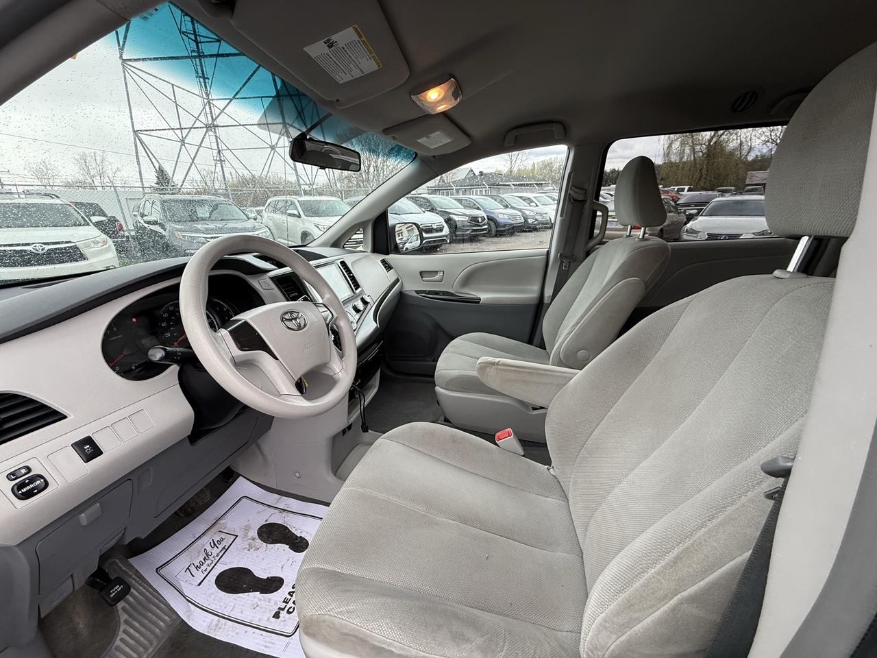 2014 Toyota Sienna Ex Photo