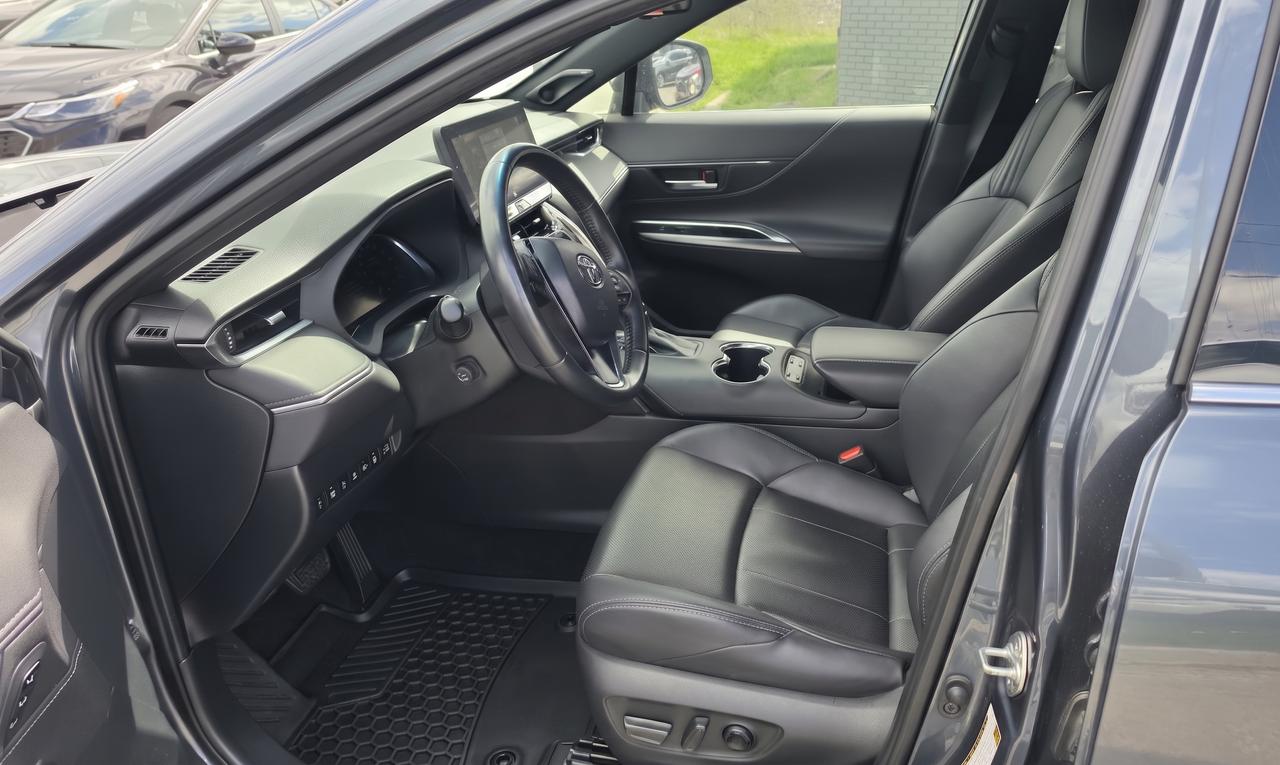 2023 Toyota Venza LIMITED / NO ACCIDENTS / PANO ROOF / LEATHER / NAV Photo3