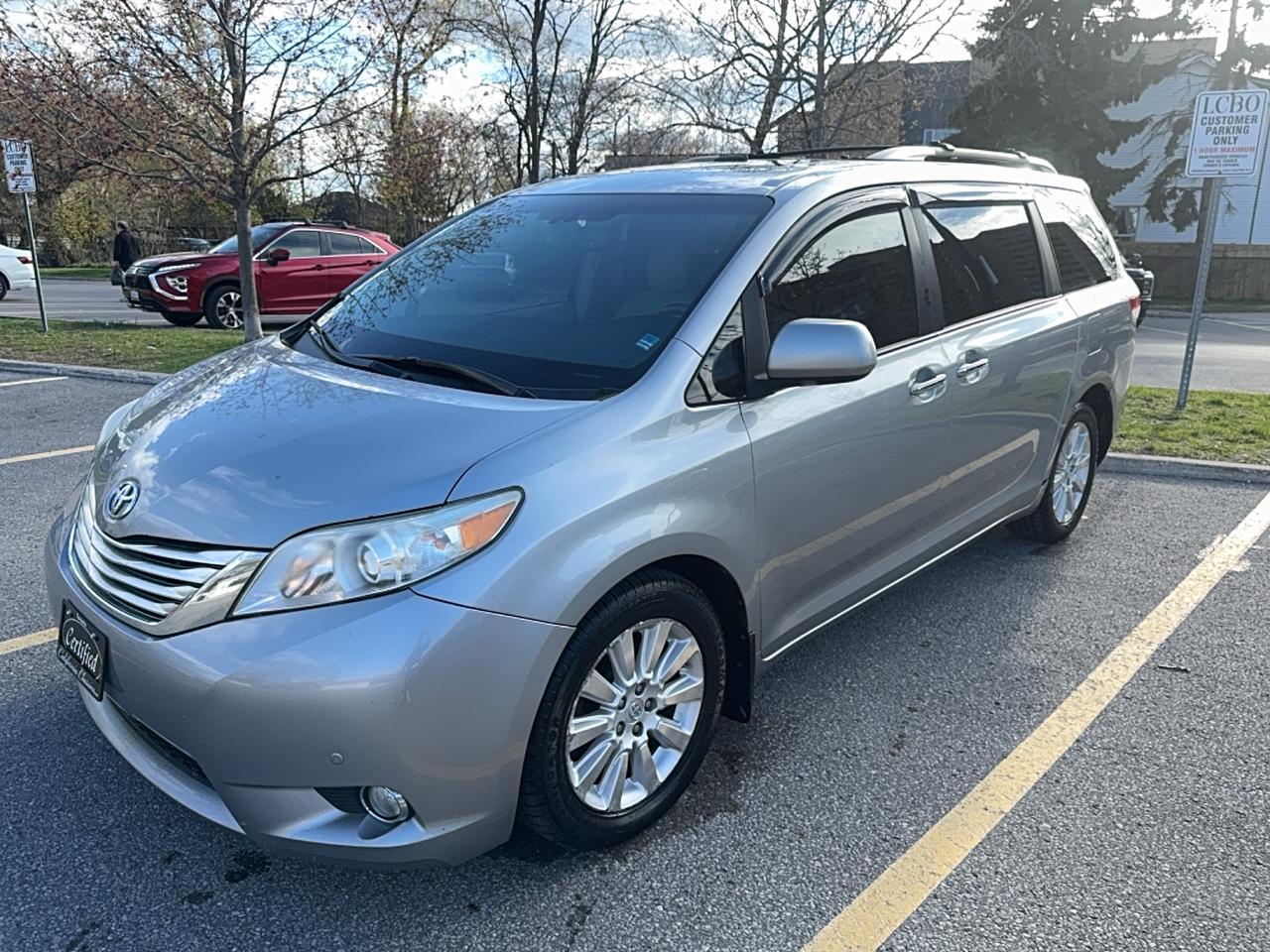 2011 Toyota Sienna LIMITED Photo0