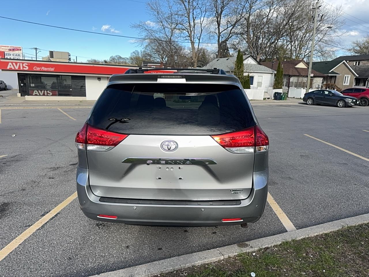 2011 Toyota Sienna LIMITED Photo