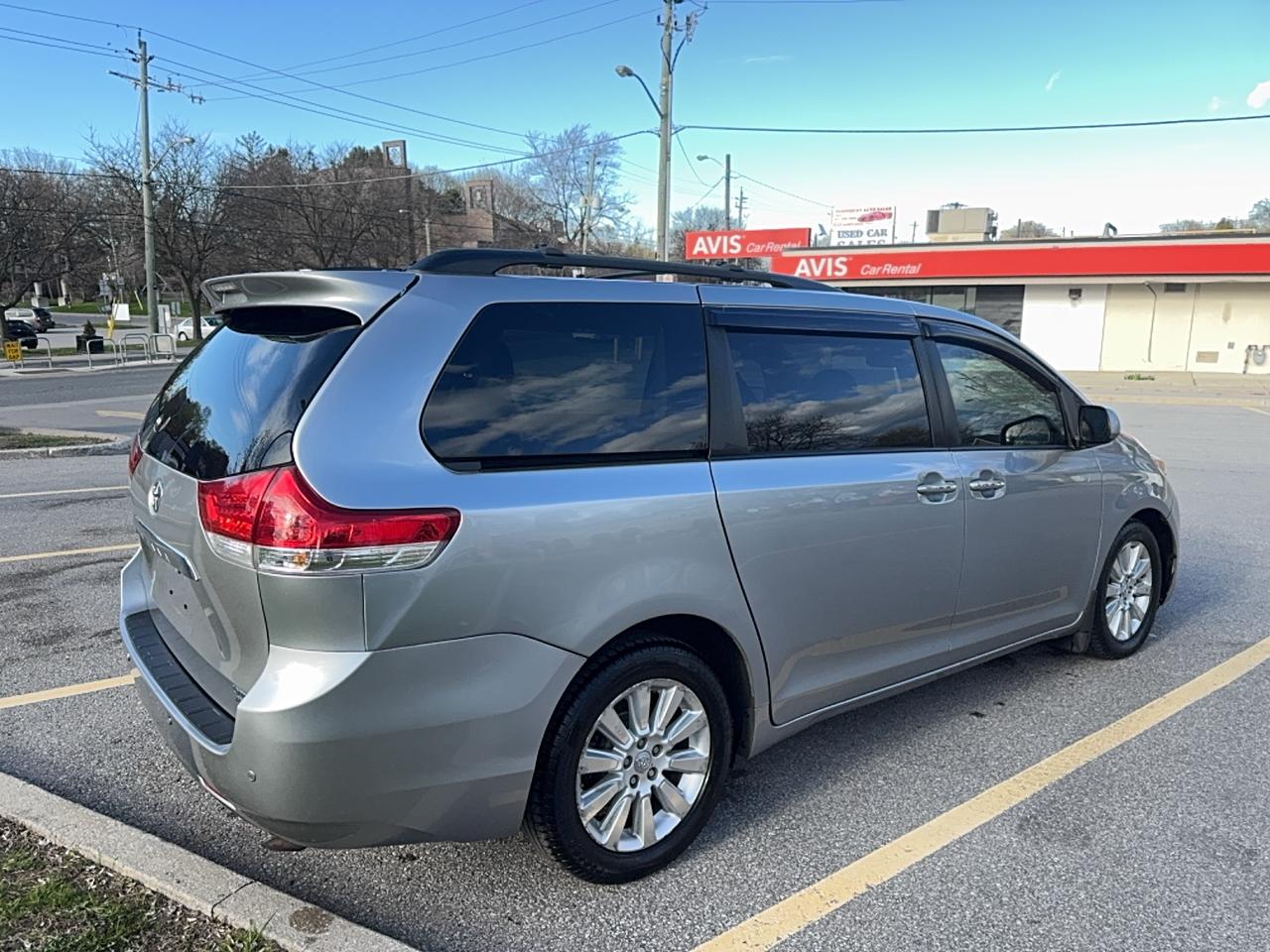 2011 Toyota Sienna LIMITED Photo