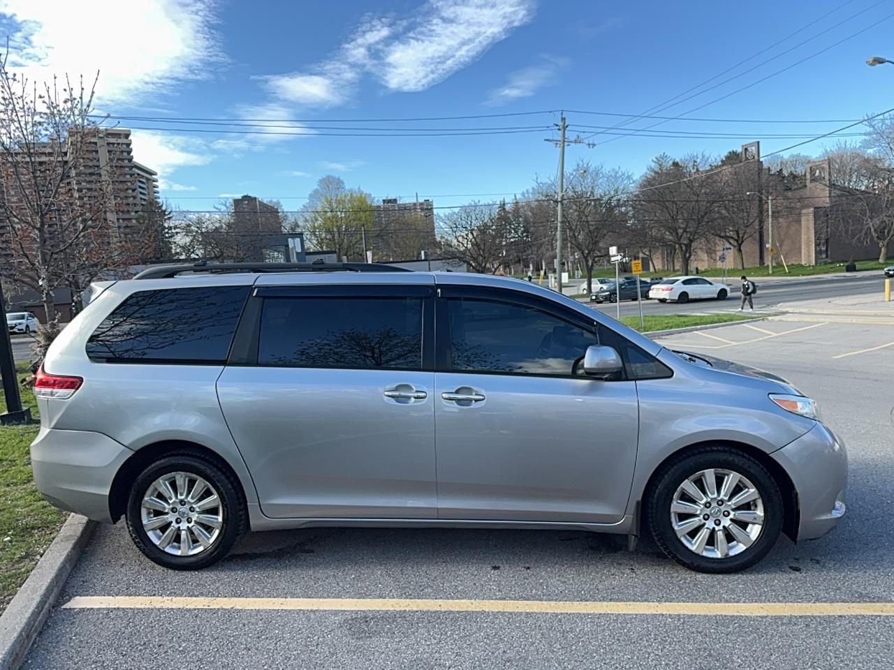 2011 Toyota Sienna LIMITED Photo