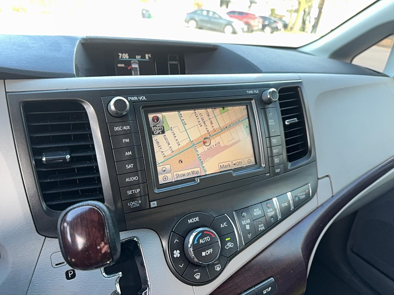 2011 Toyota Sienna LIMITED Photo