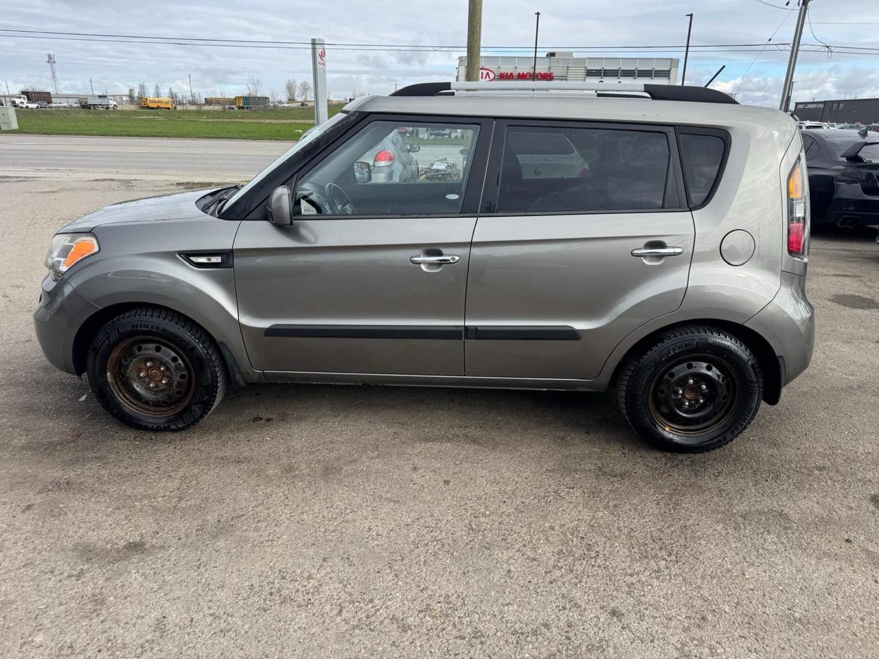 2011 Kia Soul 4U, MANUAL, HATCH, GREAT SHAPE, ALLOYS, CERTIFIED Photo