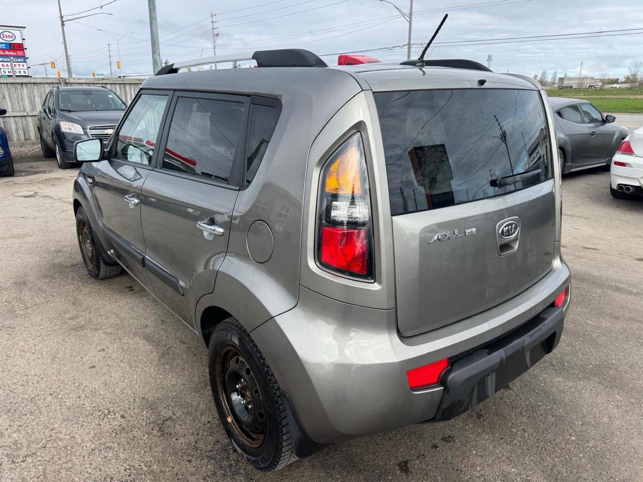 2011 Kia Soul 4U, MANUAL, HATCH, GREAT SHAPE, ALLOYS, CERTIFIED Photo