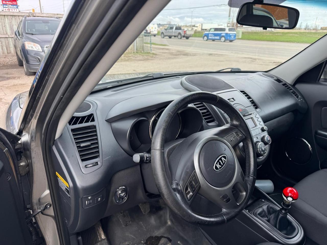 2011 Kia Soul 4U, MANUAL, HATCH, GREAT SHAPE, ALLOYS, CERTIFIED Photo