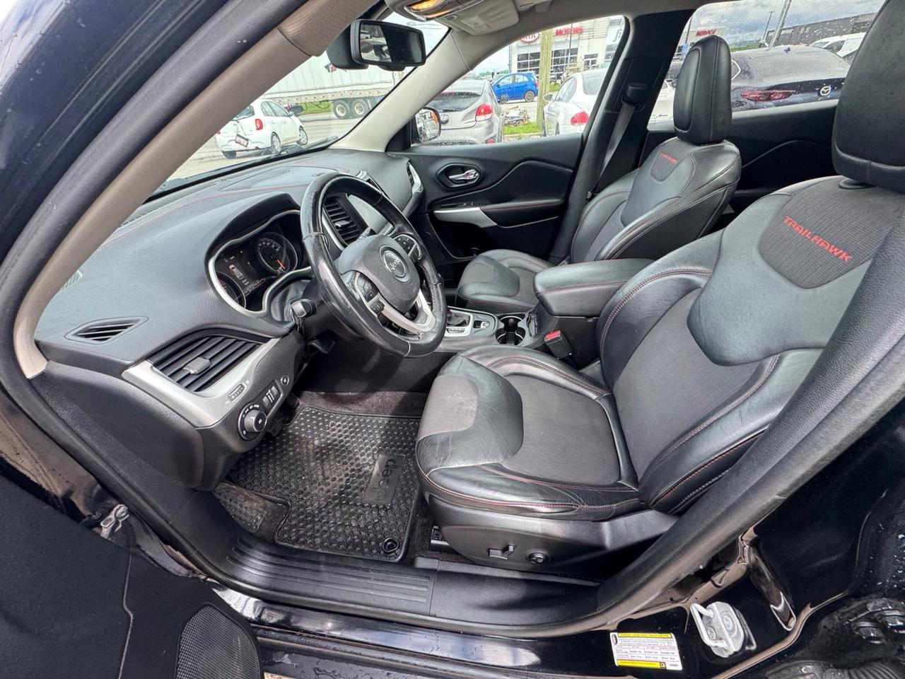 2018 Jeep Cherokee TRAILHAWK, LEATHER, LOADED, ROOF, CERTIFIED Photo