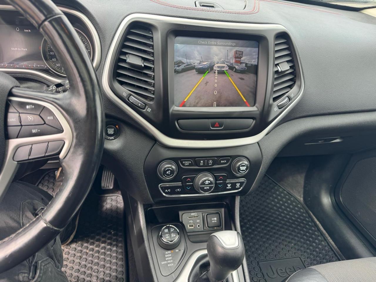 2018 Jeep Cherokee TRAILHAWK, LEATHER, LOADED, ROOF, CERTIFIED Photo