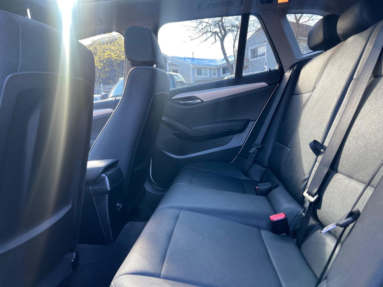 2015 BMW X1 SUNROOF-HEATED SEATS-BLUETOOTH & MORE! Photo