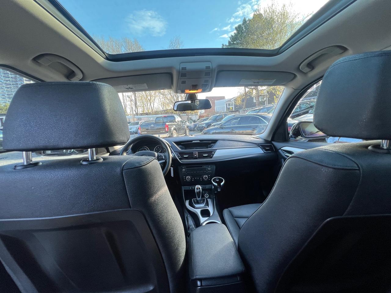 2015 BMW X1 SUNROOF-HEATED SEATS-BLUETOOTH & MORE! Photo