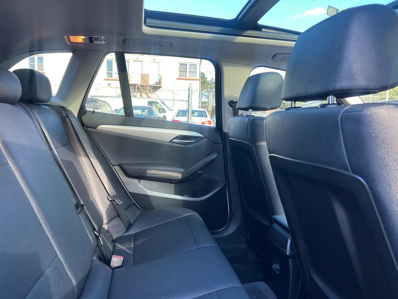 2015 BMW X1 SUNROOF-HEATED SEATS-BLUETOOTH & MORE! Photo