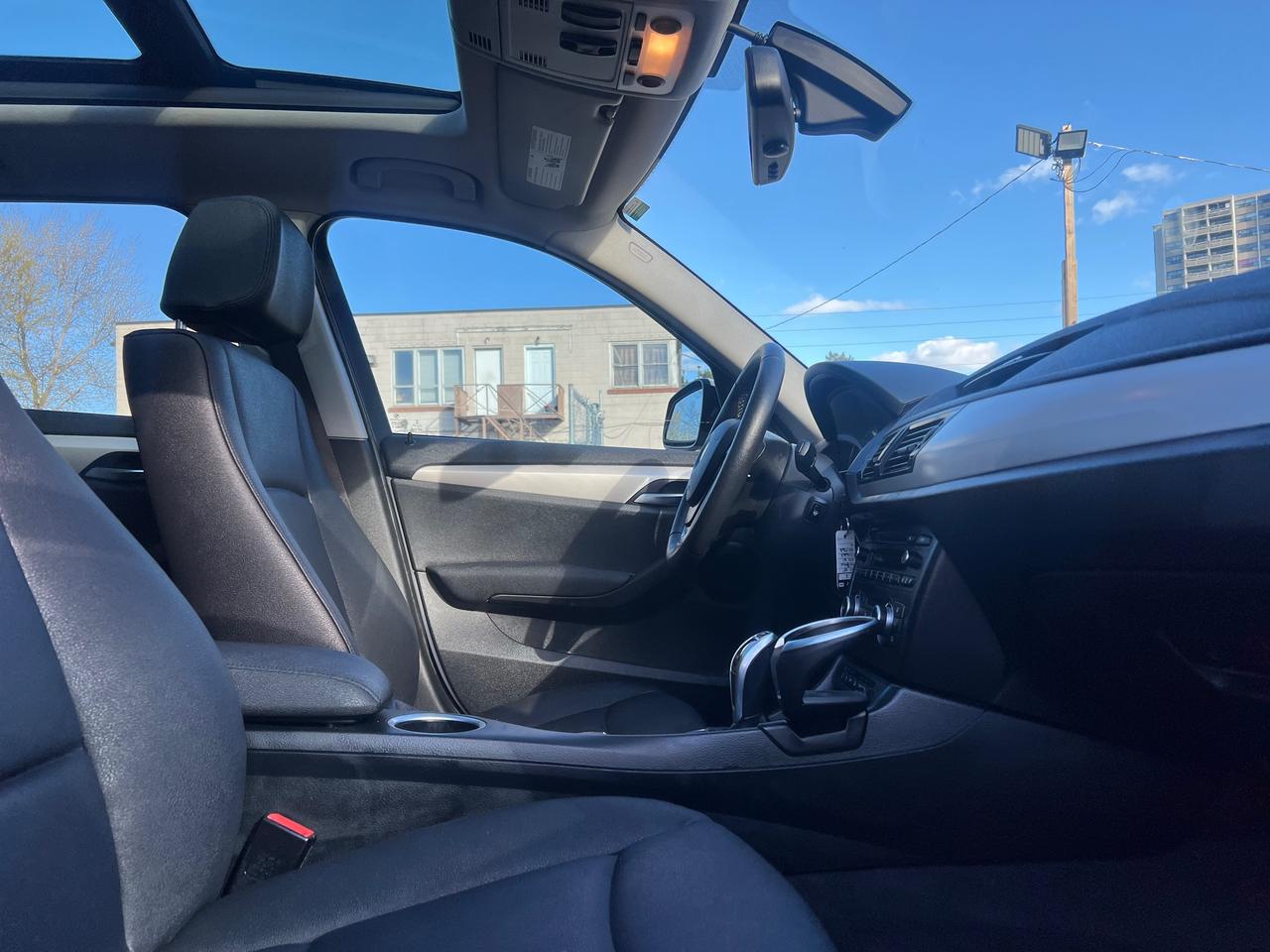 2015 BMW X1 SUNROOF-HEATED SEATS-BLUETOOTH & MORE! Photo