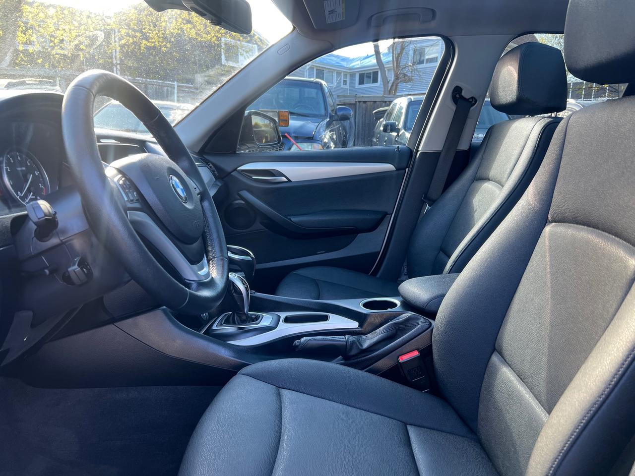 2015 BMW X1 SUNROOF-HEATED SEATS-BLUETOOTH & MORE! Photo