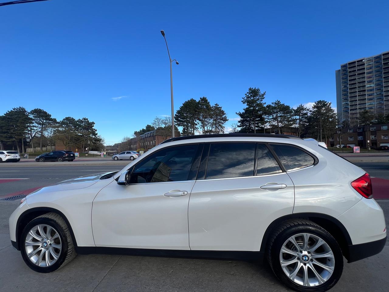 2015 BMW X1 SUNROOF-HEATED SEATS-BLUETOOTH & MORE! Photo3