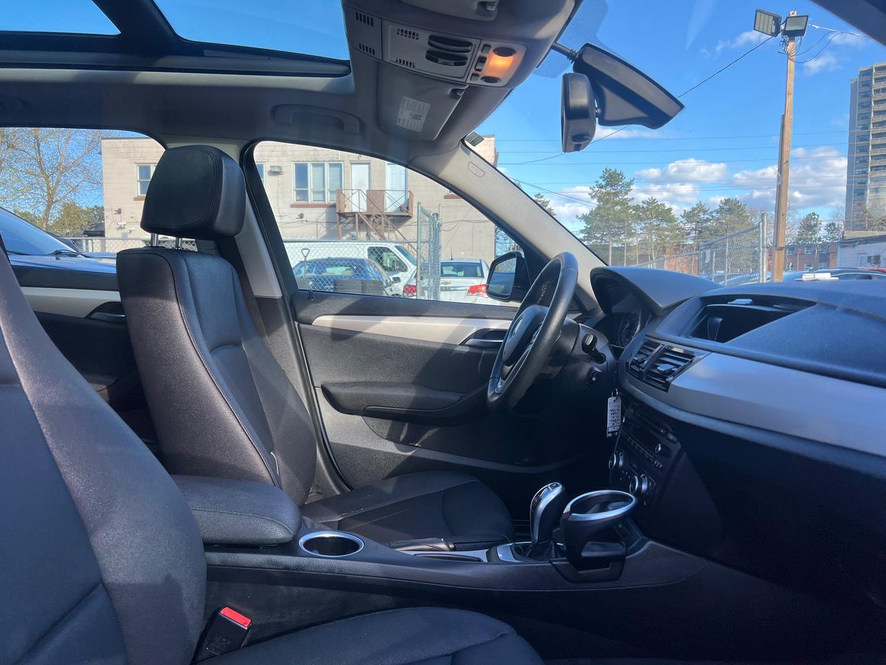 2015 BMW X1 SUNROOF-HEATED SEATS-BLUETOOTH & MORE! Photo