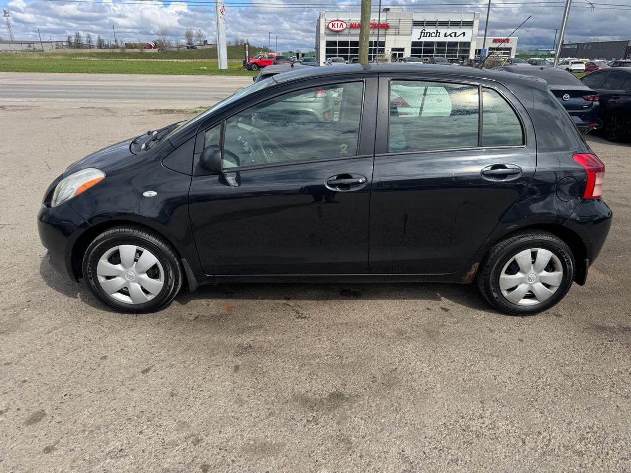 2007 Toyota Yaris LE, HATCH, MANUAL, GREAT ON FUEL, RELIABLE, CERT Photo