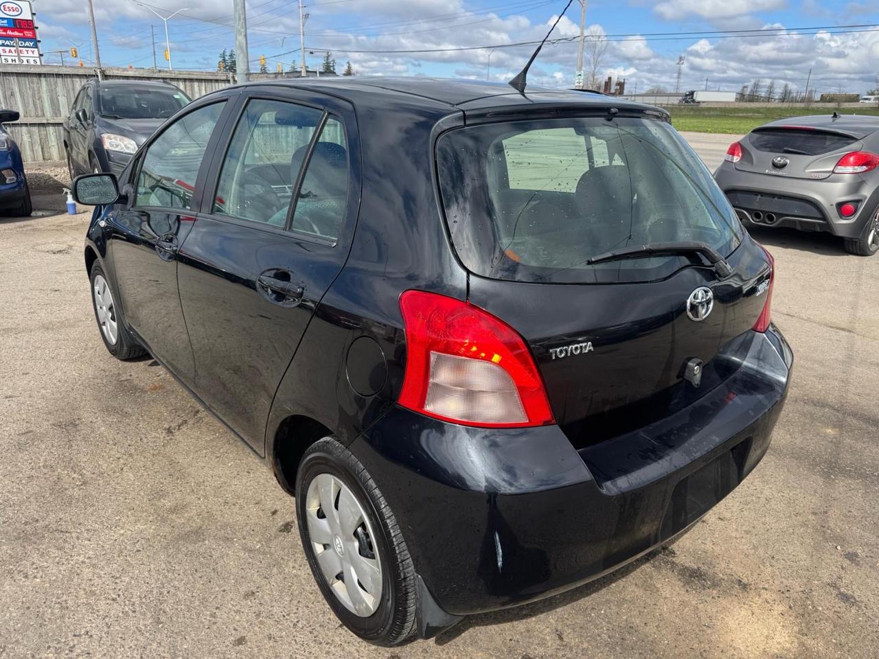2007 Toyota Yaris LE, HATCH, MANUAL, GREAT ON FUEL, RELIABLE, CERT Photo