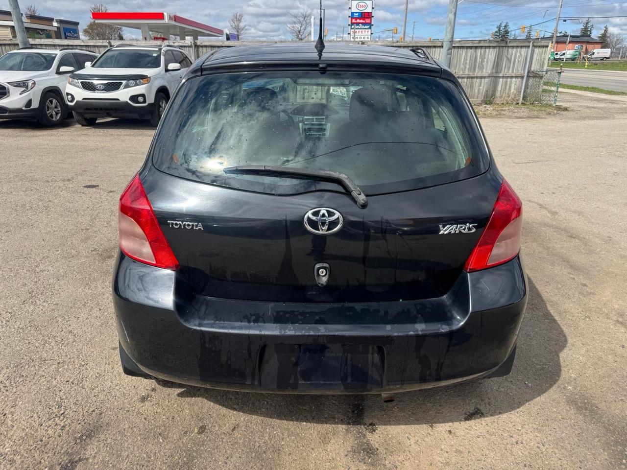 2007 Toyota Yaris LE, HATCH, MANUAL, GREAT ON FUEL, RELIABLE, CERT Photo