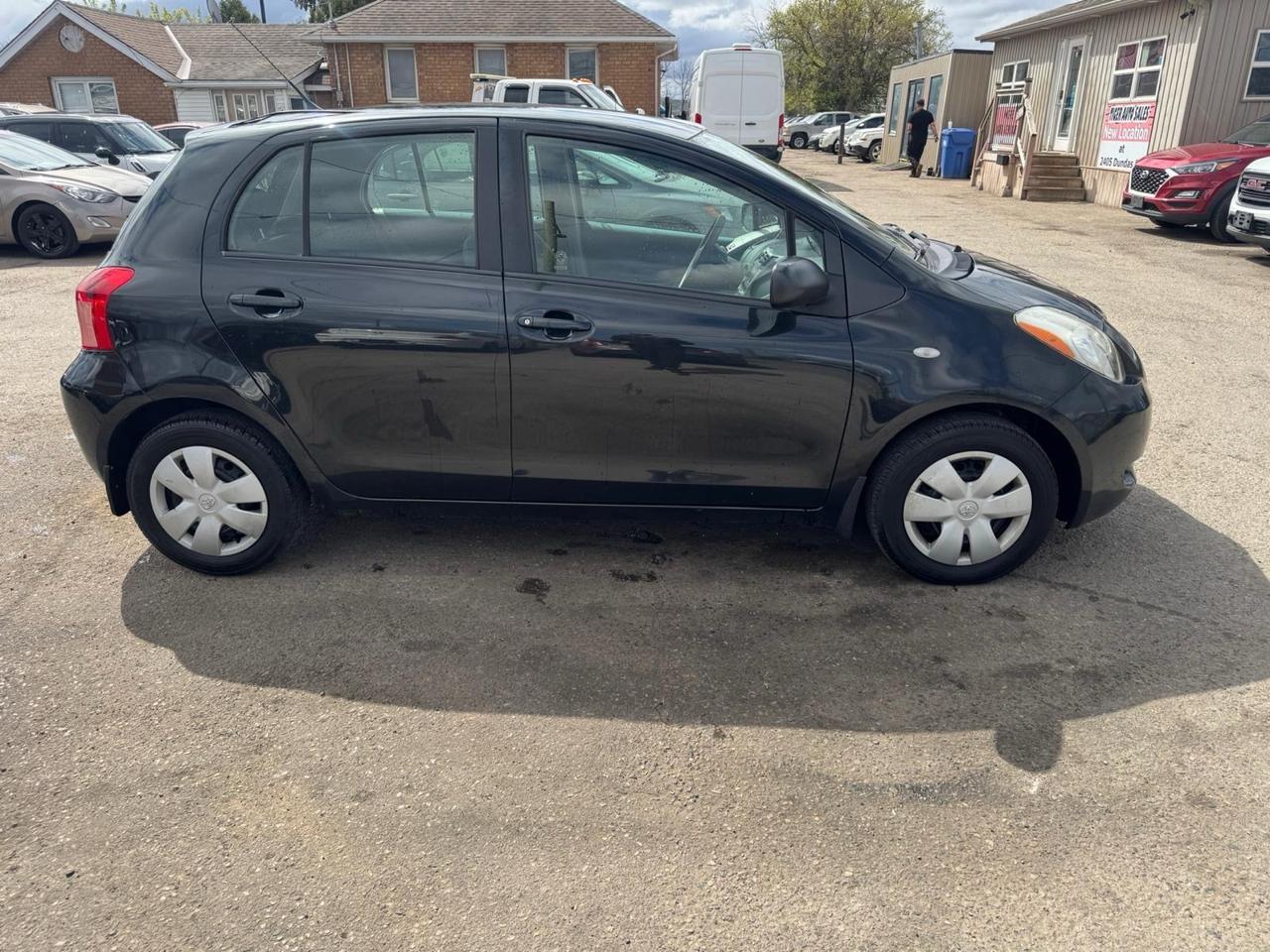 2007 Toyota Yaris LE, HATCH, MANUAL, GREAT ON FUEL, RELIABLE, CERT Photo