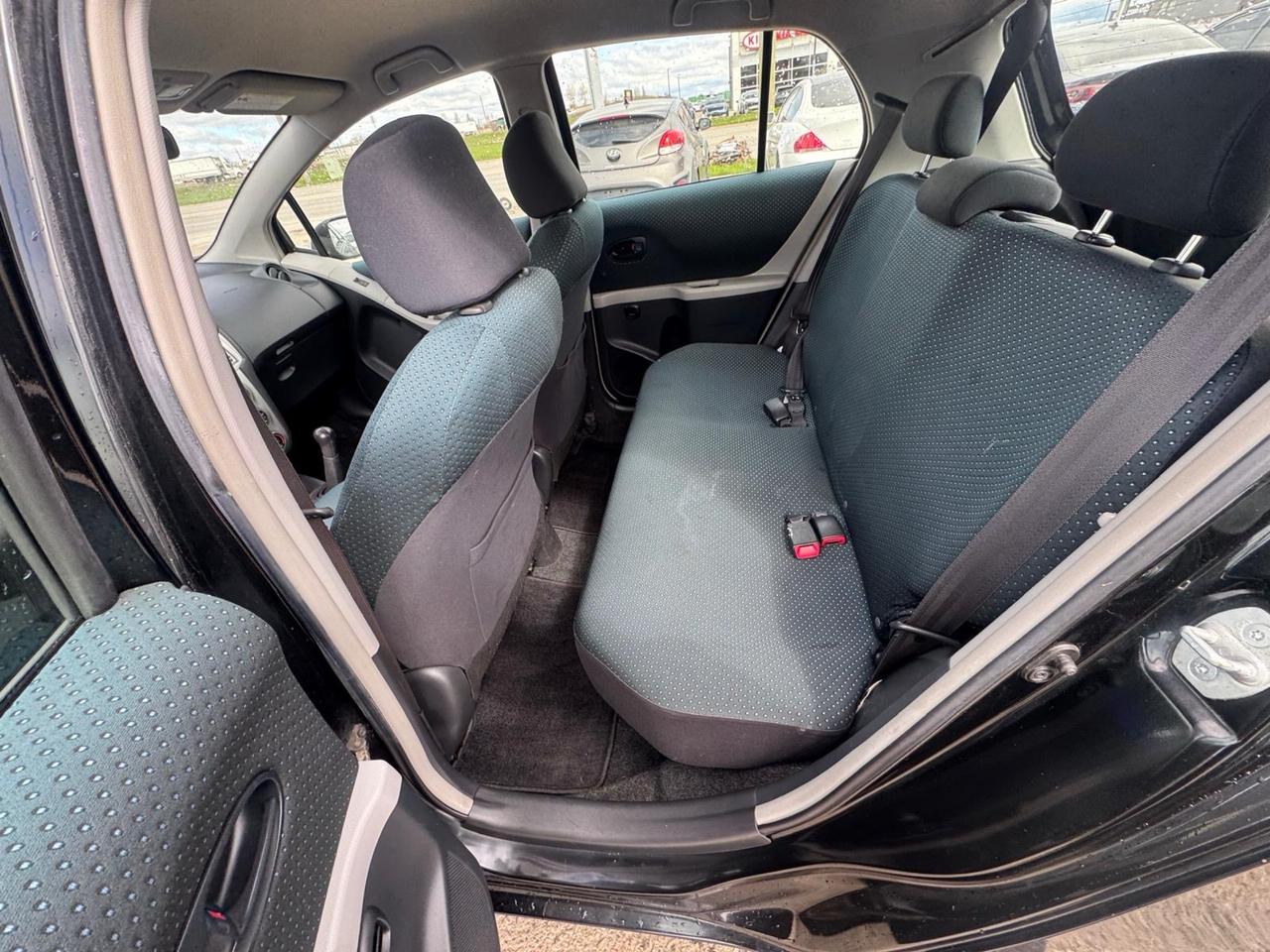 2007 Toyota Yaris LE, HATCH, MANUAL, GREAT ON FUEL, RELIABLE, CERT Photo