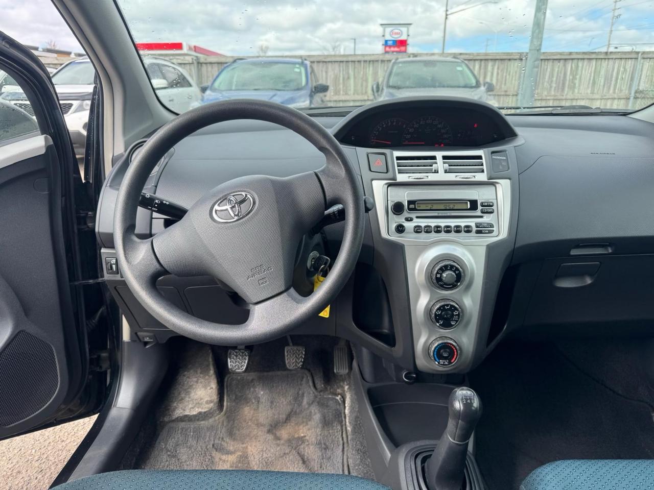 2007 Toyota Yaris LE, HATCH, MANUAL, GREAT ON FUEL, RELIABLE, CERT Photo