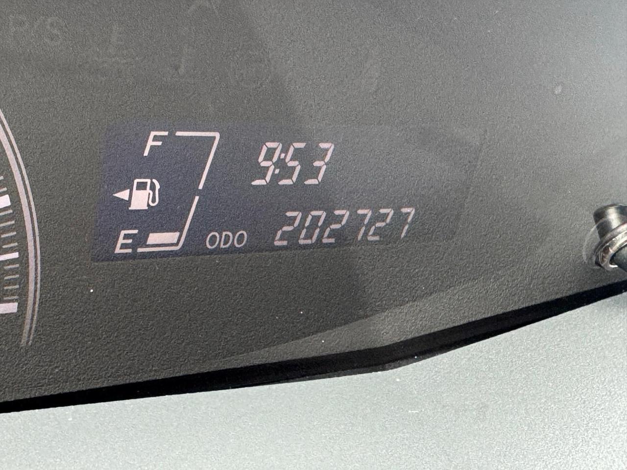 2007 Toyota Yaris LE, HATCH, MANUAL, GREAT ON FUEL, RELIABLE, CERT Photo