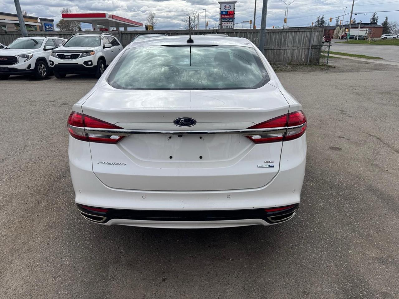 2017 Ford Fusion SE, LEATHER, LOADED, ONLY 136KMS, CERTIFIED Photo