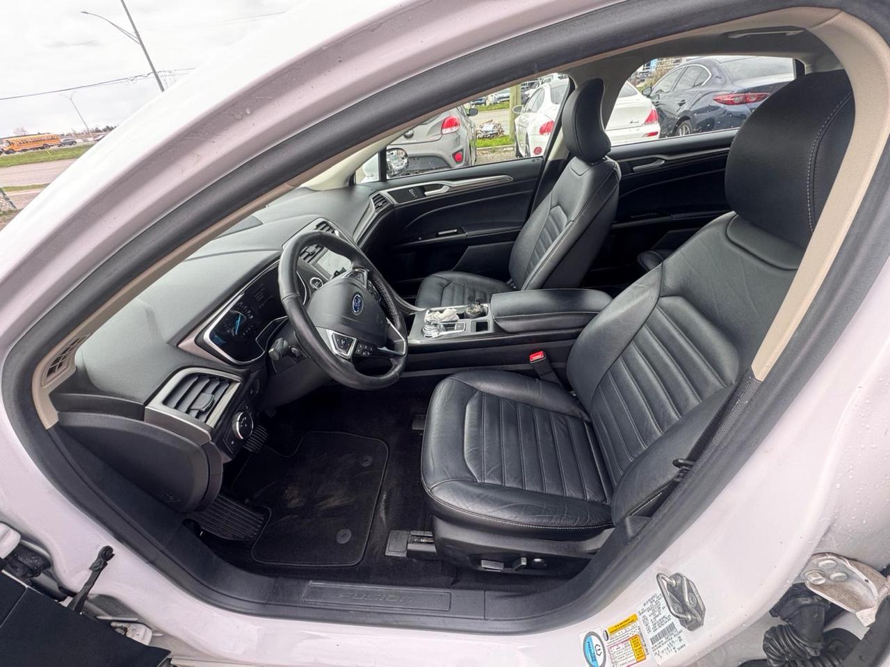 2017 Ford Fusion SE, LEATHER, LOADED, ONLY 136KMS, CERTIFIED Photo