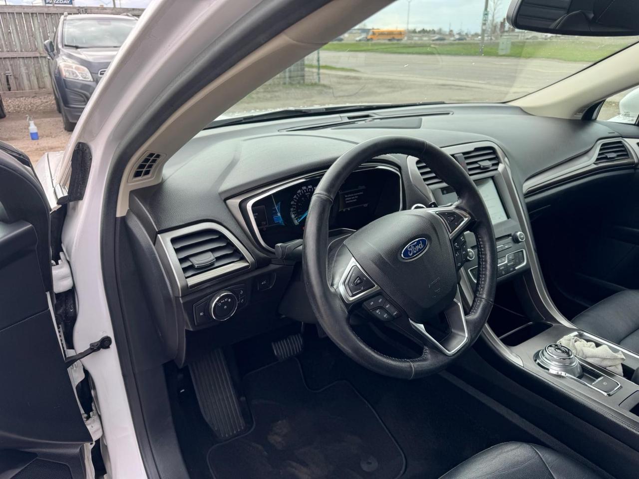 2017 Ford Fusion SE, LEATHER, LOADED, ONLY 136KMS, CERTIFIED Photo