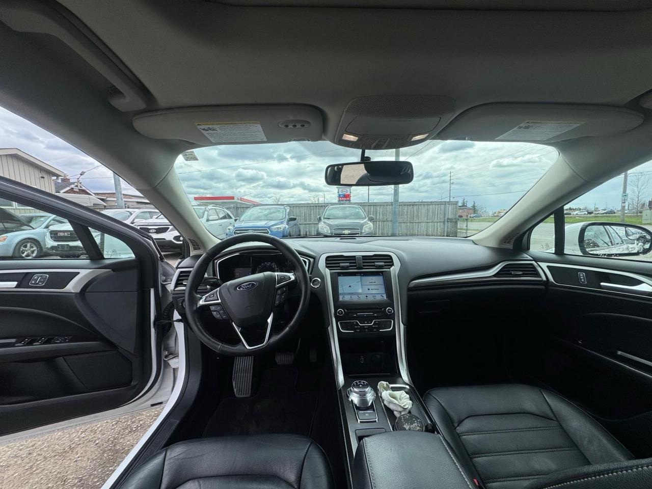 2017 Ford Fusion SE, LEATHER, LOADED, ONLY 136KMS, CERTIFIED Photo