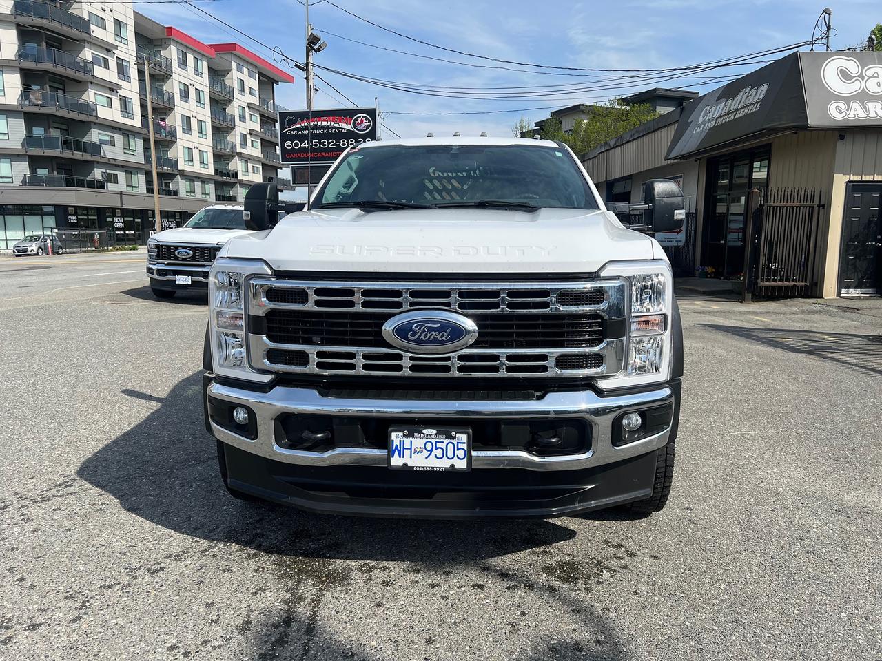 2023 Ford SUPER DUTY F-550 DRW XLT Photo2