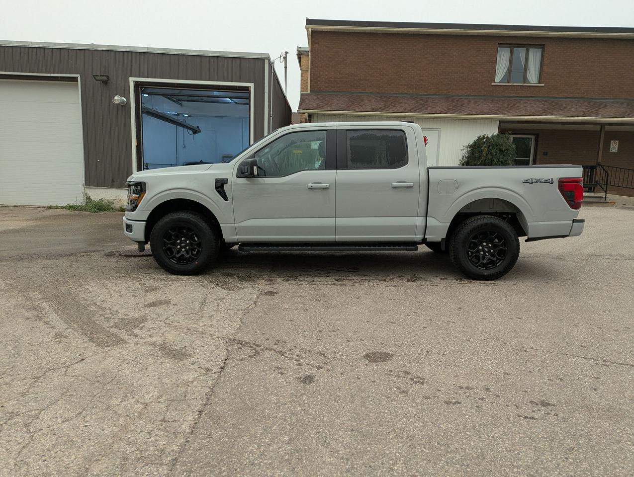 2026 Ford F-150 XLT SuperCrew 302A 4x4 Photo2
