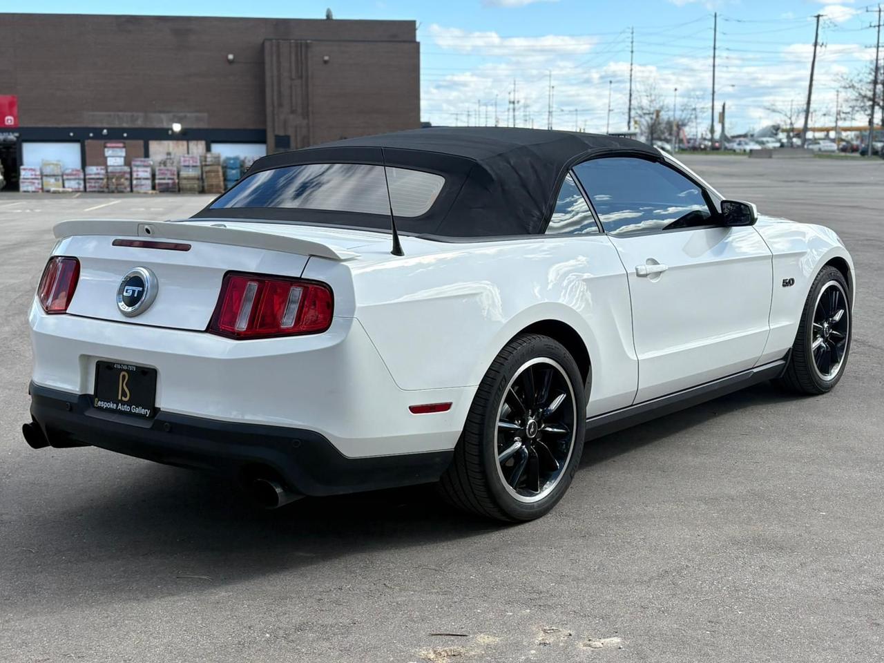 2012 Ford Mustang FRESH TRADE / 5.0 / MANUAL / CONVERTIBLE /LOW KM'S Photo3