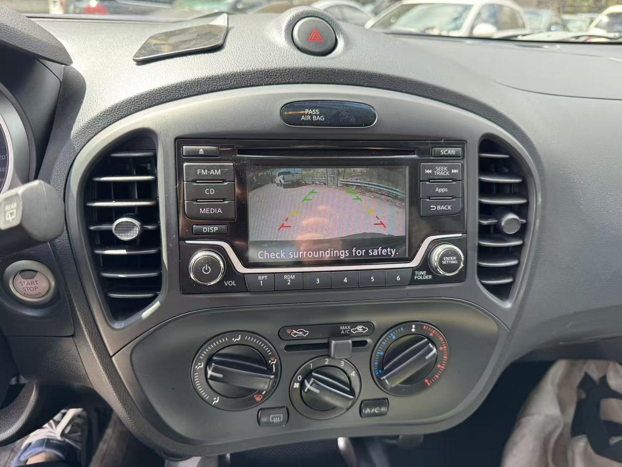 2016 Nissan Juke 5DR WGN CVT SV FWD Photo