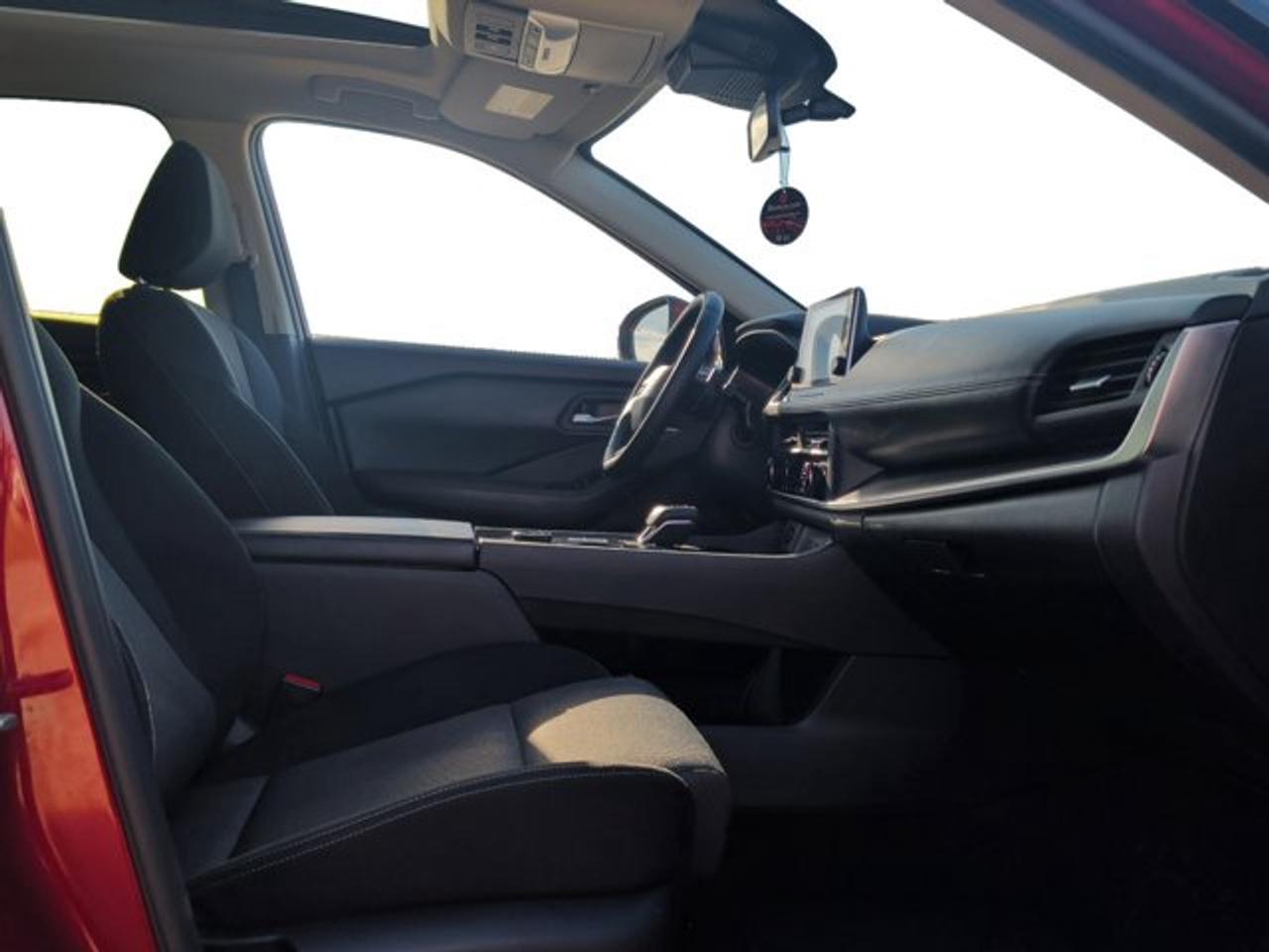 2025 Nissan Rogue SV MOONROOF - Photo #12