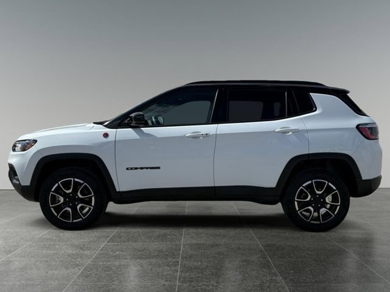 2024 Jeep Compass Trailhawk - Photo #2