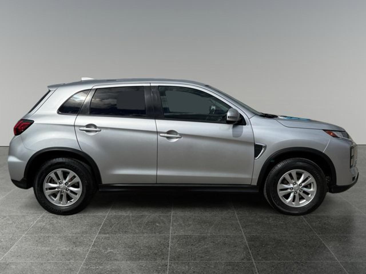 2021 Mitsubishi RVR SE - Photo #5
