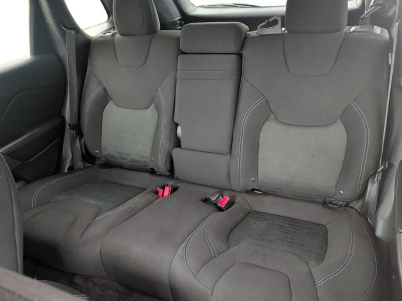 2019 Jeep Cherokee North - Photo #16
