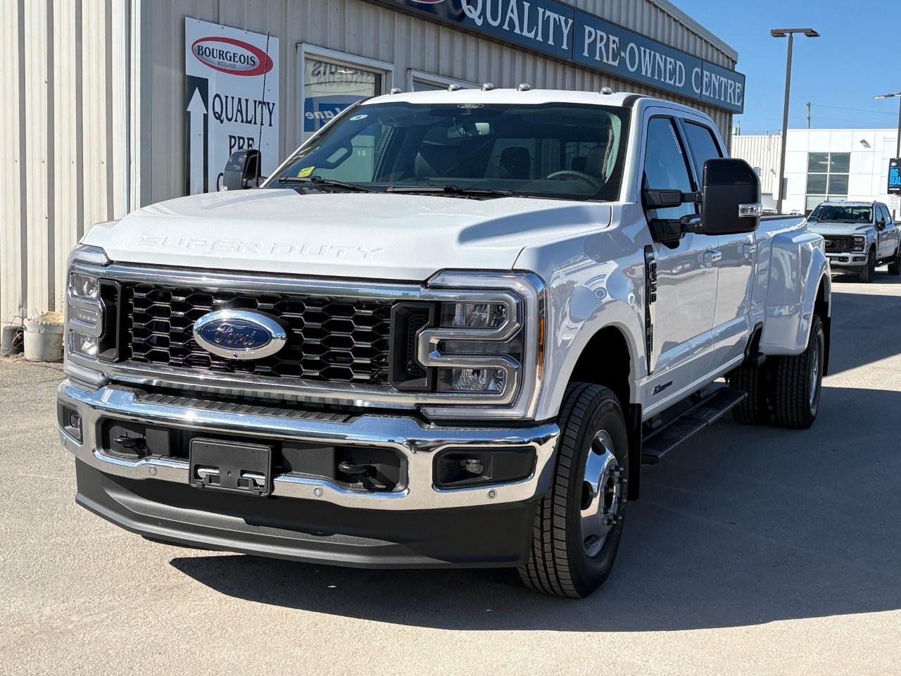 2026 Ford F-350 Super Duty DRW LARIAT 4WD CREW CAB 8' BOX Photo