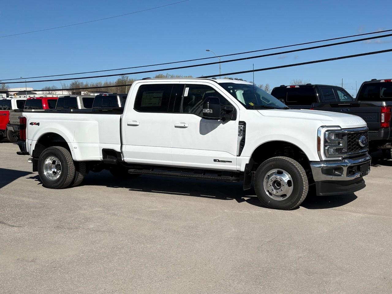 2026 Ford F-350 Super Duty DRW LARIAT 4WD CREW CAB 8' BOX Photo4