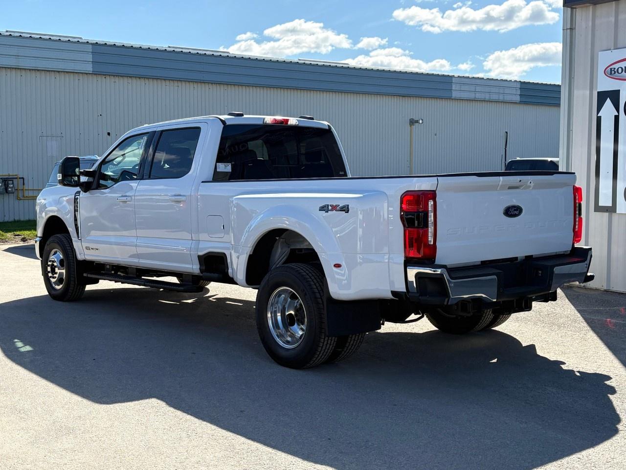 2026 Ford F-350 Super Duty DRW LARIAT 4WD CREW CAB 8' BOX Photo