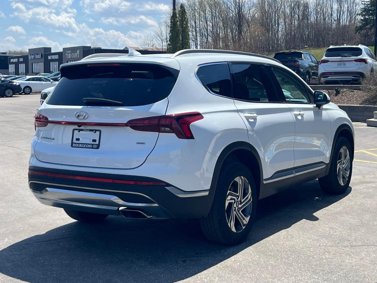 2023 Hyundai Santa Fe Preferred AWD Photo4
