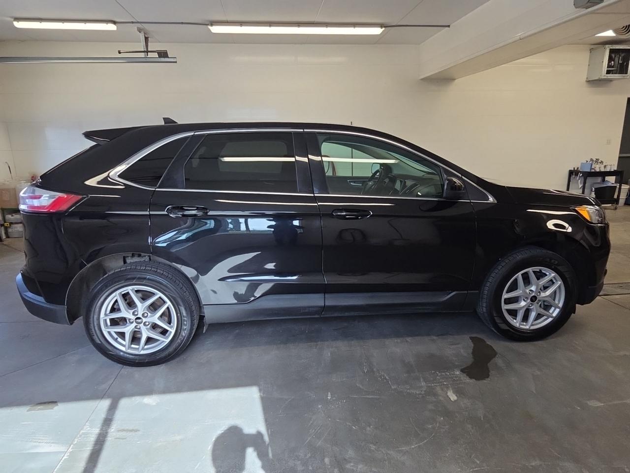 2024 Ford Edge SEL Photo2