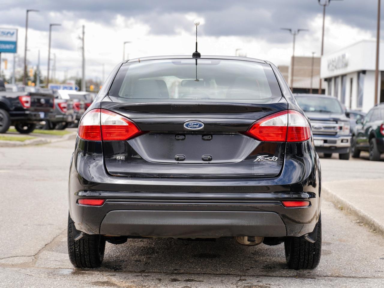 2015 Ford Fiesta VERY LOW MIELAGE GREAT ON GAS.... Photo
