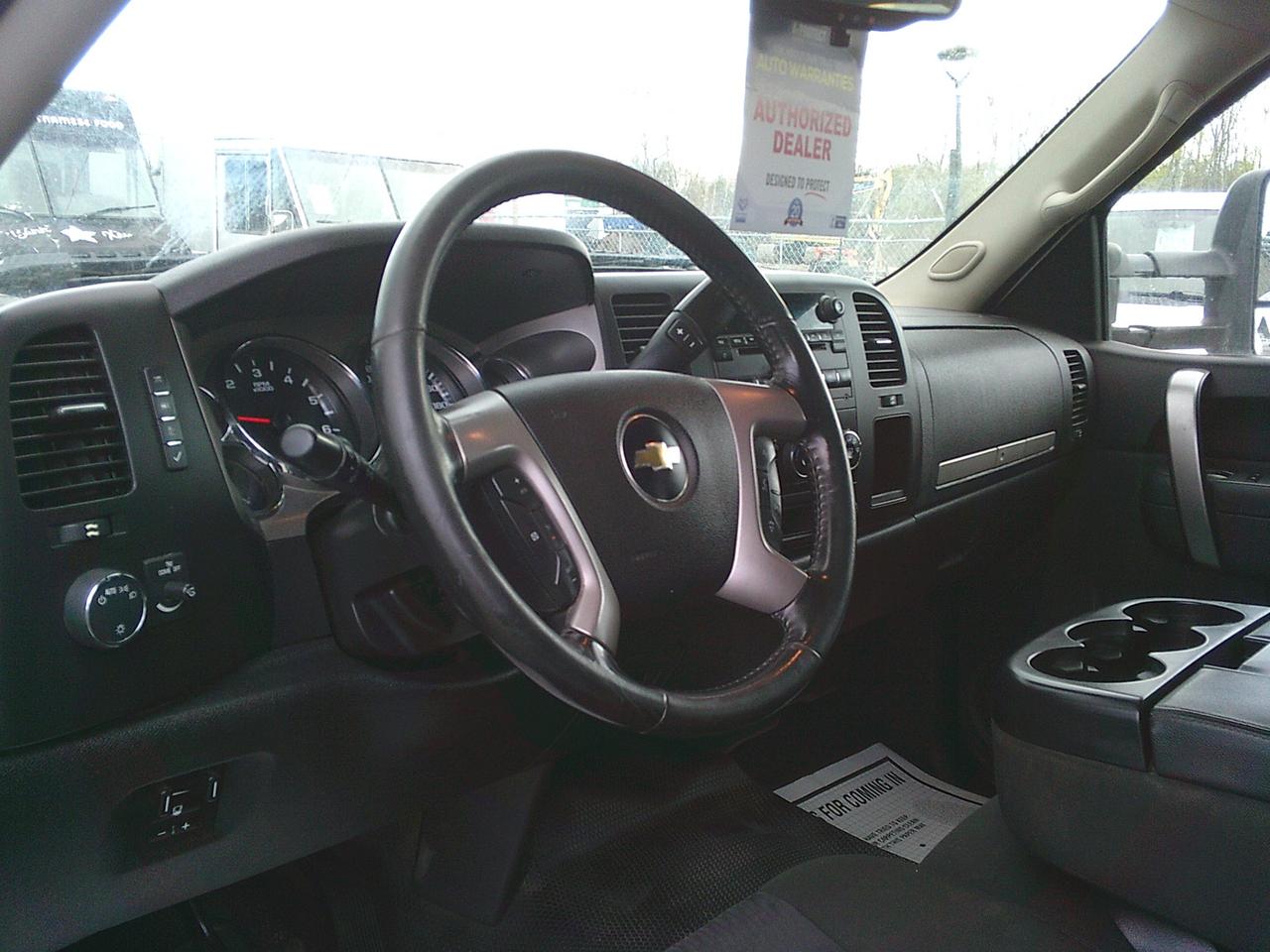 2014 Chevrolet Silverado 2500 HD 4WD Crew Cab  LT Photo