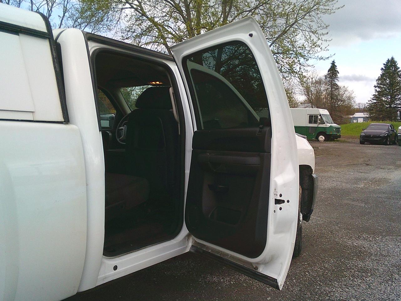 2014 Chevrolet Silverado 2500 HD 4WD Crew Cab  LT Photo