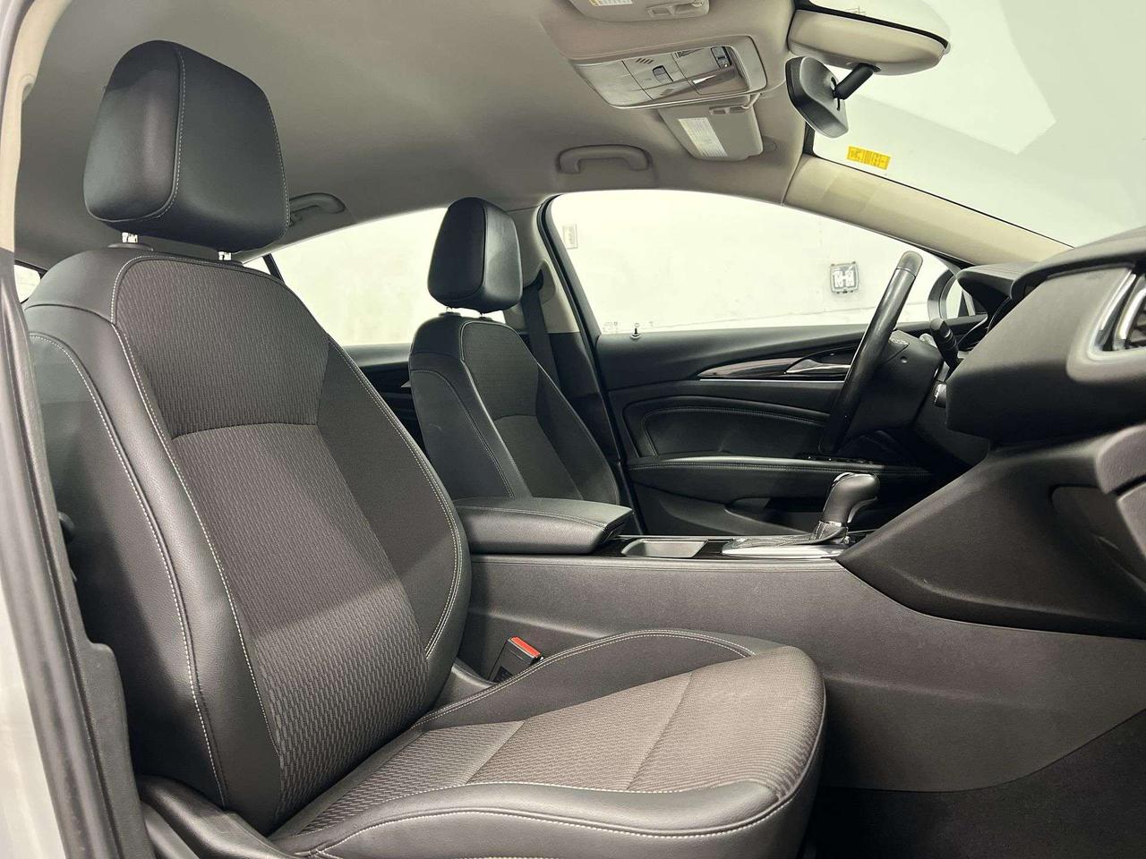 2019 Buick Regal LEATHER | CARPLAY | REMOTE START |ALLOYS | A/C Photo