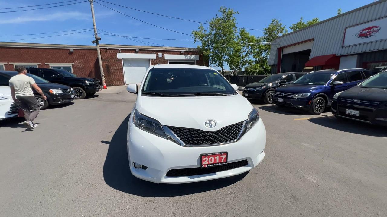 2017 Toyota Sienna SE | 8-PASS | HTD LEATHER |ALLOYS | REAR CAM | A/C Photo