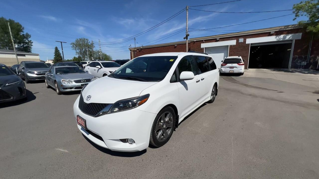 2017 Toyota Sienna SE | 8-PASS | HTD LEATHER |ALLOYS | REAR CAM | A/C Photo